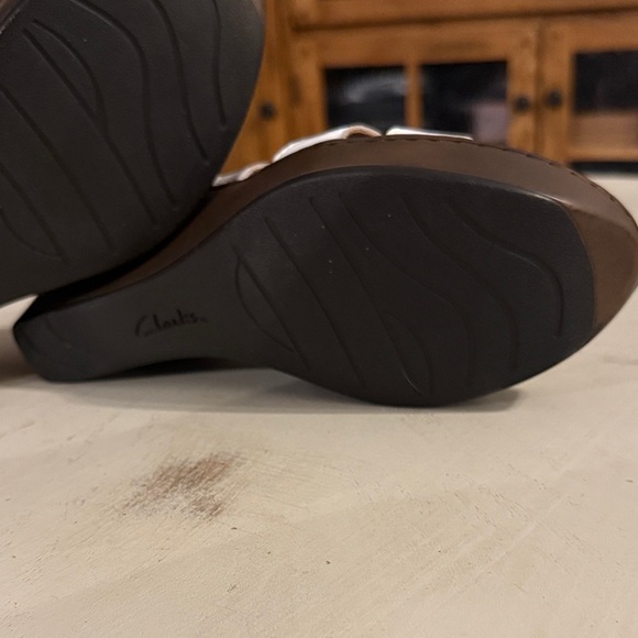 Clarks Merliah Raelyn Women's White Leather Bendable Floral Sandals size 9 - Picture 10 of 11